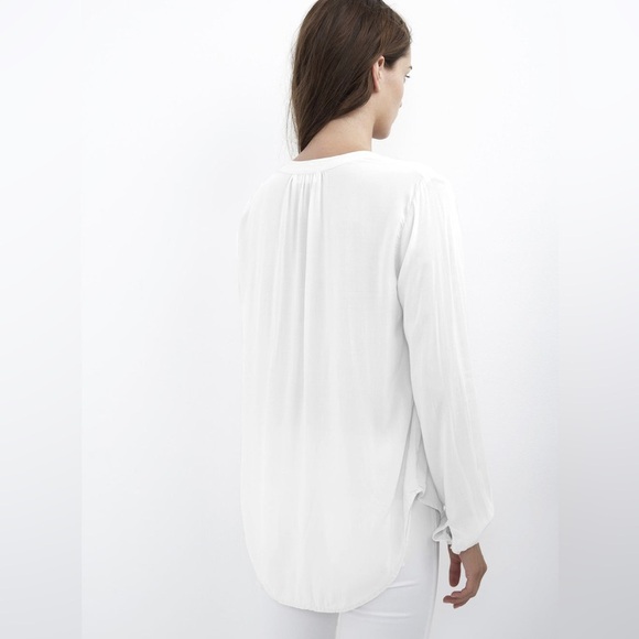 VELVET by Graham and Spencer
ROSIE RAYON CHALLIS BLOUSE IN WHITE size Large - Picture 2 of 10